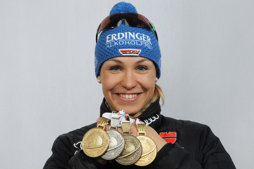 Magdalena Neuner mit ihren wichtigsten Medaillen im Biathlon